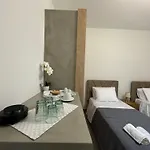 Maison d'hôtes Lady 40 - Valona 3*