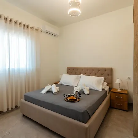 Guest house Lady 40 - Valona, By Alba Experience