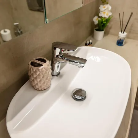 Lady 40 - Valona, By Alba Experience Guest house Vlore