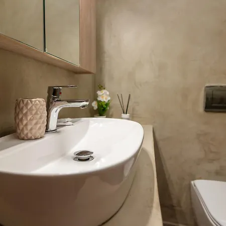 Lady 40 - Valona, By Alba Experience Guest house 3*