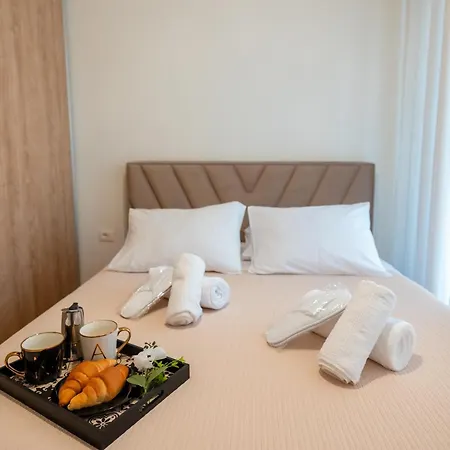 Lady 40 - Valona, By Alba Experience Guest house Vlore