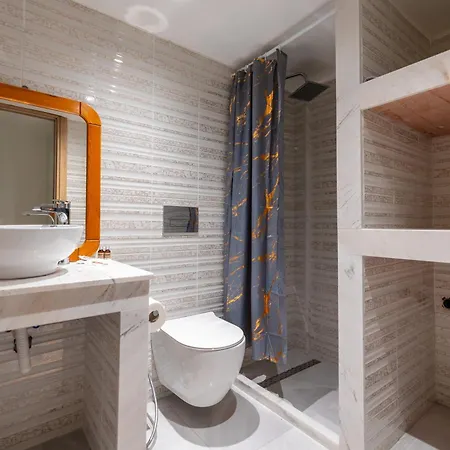 Guest house Lady 40 - Valona, By Alba Experience 3*