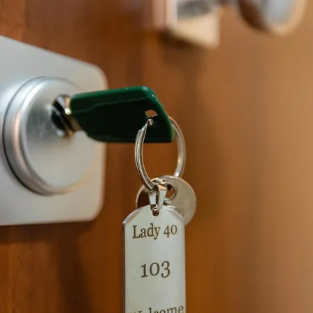 Lady 40 - Valona, By Alba Experience