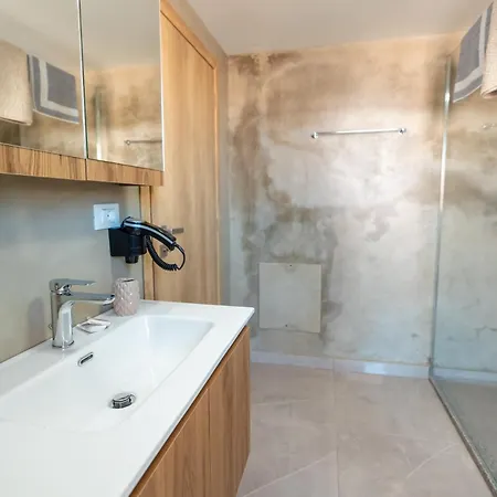 Lady 40 - Valona, By Alba Experience Guest house Vlore